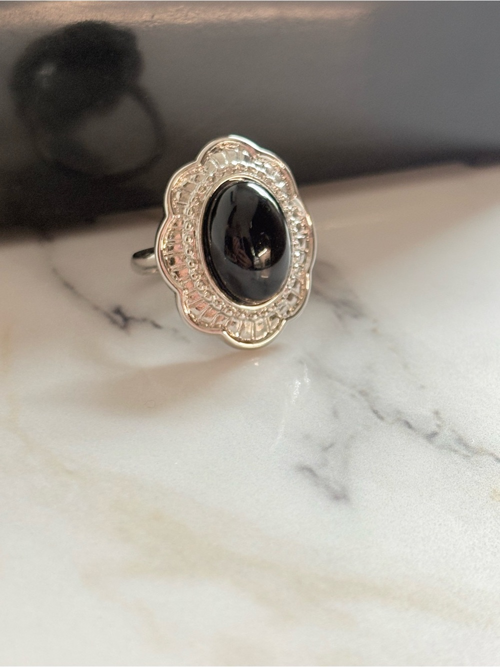 1991 Avon Faux Onyx Cabochon Stone Silver Tone Statement Ring Size 7 NIB